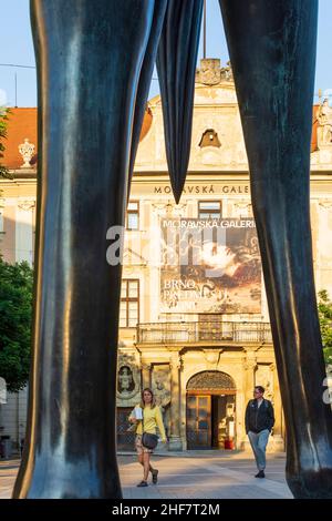 Brno (Brünn), jambes de la statue équestre « courage », place Moravie (Moravske namesti), galerie Moravie à Jihomoravsky, Moravie du Sud, Südmähren, Tchèque Banque D'Images