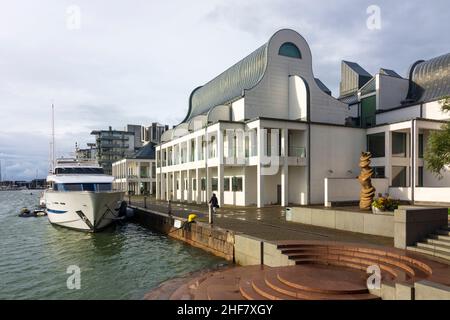 Helsingborg, Dunkers kulturhus (Dunker Culture House), maisons à la marina de Skane län, Scania, Schonen, Suède Banque D'Images