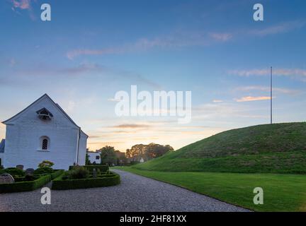 Vejle, église, cimetière, Nort Mound à Jelling, Jylland, Jutland, Danemark Banque D'Images