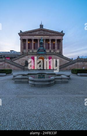 Allemagne, Berlin, Alte Nationalgalerie dans la soirée Banque D'Images