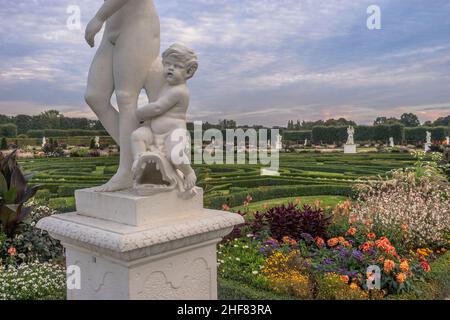 Allemagne, Basse-Saxe, Hanovre, statue 'venus Medici' dans les jardins de Herrenhausen dans la soirée Banque D'Images