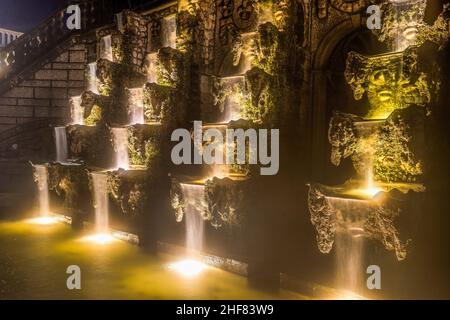 Allemagne, Basse-Saxe, Hanovre, cascade des jardins de Herrenhausen dans la soirée Banque D'Images