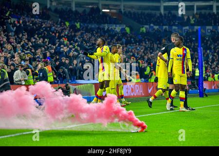 Brighton, Royaume-Uni.14th janvier 2022.Les joueurs de Crystal Palace regardent la foule après une poussée sur le terrain lors du match de la Premier League entre Brighton & Hove Albion et Crystal Palace à l'Amex le 14th 2022 janvier à Brighton, en Angleterre.(Photo de Jeff Mood/phcimages.com) Credit: PHC Images/Alamy Live News Banque D'Images