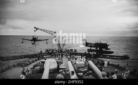 SC-1 Seahawks à bord de l'USS Iowa (BB-61) en juillet 1947. Banque D'Images