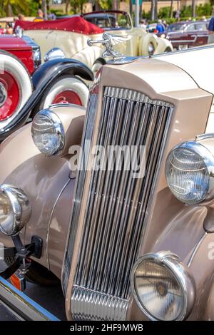 L'ornement de capot 'Déesse de la vitesse' décore une automobile ancienne Packard 1936 120B. Banque D'Images