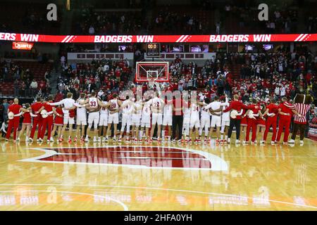 Madison, WI, États-Unis.13th janvier 2022.Wisconsin Badgers pendant le match NCAA Basketball entre les Ohio State Buckees et les Wisconsin Badgers au Kohl Center de Madison, WISCONSIN.Darren Lee/CSM/Alamy Live News Banque D'Images