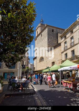 FRANCE.HERAULT (34) PEZENAS.MARCHÉ SUR TROIS SIX CARRÉS Banque D'Images