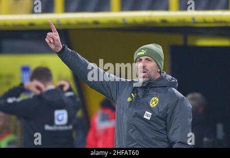 Dortmund, Allemagne.14th janvier 2022.Marco Rose, entraîneur-chef, chef - entraîneur BVB geste dans le match BORUSSIA DORTMUND - SC FREIBURG 1.Ligue allemande de football le 14 janvier 2022 à Dortmund, Allemagne saison 2021/2022, match jour 19, 1.Bundesliga,19.Spieltag, BVB © Peter Schatz / Alamy Live News - LE RÈGLEMENT DFL INTERDIT TOUTE UTILISATION DE PHOTOGRAPHIES comme SÉQUENCES D'IMAGES et/ou QUASI-VIDÉO - Credit: Peter Schatz/Alamy Live News Banque D'Images