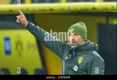 Dortmund, Allemagne.14th janvier 2022.Marco Rose, entraîneur-chef, chef - entraîneur BVB geste dans le match BORUSSIA DORTMUND - SC FREIBURG 5-1 1.Ligue allemande de football le 14 janvier 2022 à Dortmund, Allemagne saison 2021/2022, match jour 19, 1.Bundesliga,19.Spieltag, BVB © Peter Schatz / Alamy Live News - LE RÈGLEMENT DFL INTERDIT TOUTE UTILISATION DE PHOTOGRAPHIES comme SÉQUENCES D'IMAGES et/ou QUASI-VIDÉO - Credit: Peter Schatz/Alamy Live News Banque D'Images