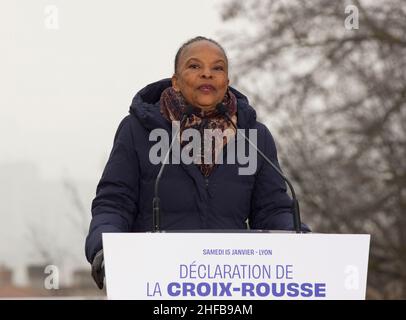 Lyon, France.15th janvier 2022.Christiane Taubira, ancienne ministre française de la Justice et ancienne colonne de gauche française, annonce sa candidature à l'élection présidentielle française de 2022 lors d'un événement organisé dans le quartier de Croix-Rousse à Lyon.Croix-Rousse fut le foyer en 1831 et 1834 des premiers soulèvements ouvriers bien définis de la Révolution industrielle.Taubira a été membre de l'Assemblée nationale française de 1993 à 2012 et membre du Parlement européen de 1994 à 1999.(Credit image: © James Colburn/ZUMA Press Wire) Credit: ZUMA Press, Inc./Alamy Live News Banque D'Images