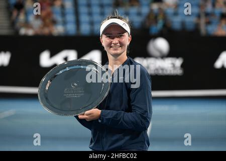 Sydney, Australie.15th janvier 2022.15th janvier 2022 : Ken Rosewall Arena, parc olympique de Sydney, Sydney, Australie ; Sydney tennis Classic,Jour 7 finale des femmes: À la fin de Barbora Krejcikova de la République tchèque avec son trophée après son match que Badosa a remporté 2 jeux à 1 crédit: Action plus Sports Images/Alay Live News Banque D'Images