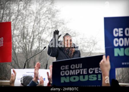 Lyon, France.15th janvier 2022.L'ancienne ministre française de la Justice, Christiane Taubira, annonce sa candidature officielle à l'élection présidentielle française de 2022 lors d'un rassemblement pour l'Union de la gauche dans le district de Croix-Rousse à Lyon, dans l'est de la France, le 15 janvier 2022.Photo de Mathis Boussuge/ABACAPRESS.COM crédit: Abaca Press/Alay Live News Banque D'Images