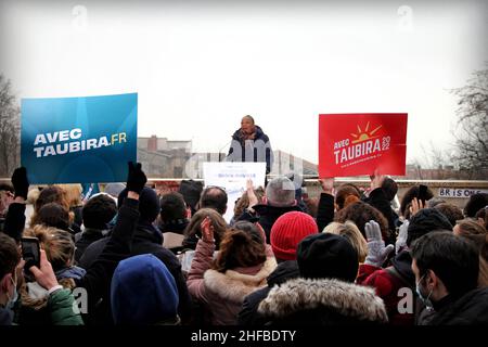 Lyon, France.15th janvier 2022.L'ancienne ministre française de la Justice, Christiane Taubira, annonce sa candidature officielle à l'élection présidentielle française de 2022 lors d'un rassemblement pour l'Union de la gauche dans le district de Croix-Rousse à Lyon, dans l'est de la France, le 15 janvier 2022.Photo de Mathis Boussuge/ABACAPRESS.COM crédit: Abaca Press/Alay Live News Banque D'Images