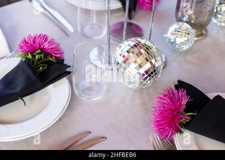 Dîner mise en place table fêtes décorations mariage réception. Banque D'Images