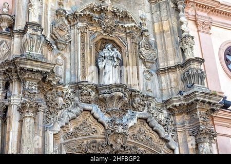 Portada de la Parroquia de San Antonio en Cádiz Banque D'Images