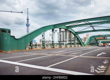 Umayabashi ou le pont Umaya (écurie de chevaux), pont à trois arches avec des poutres en composite enjambant la rivière Sumida.Tokyo.Japon Banque D'Images