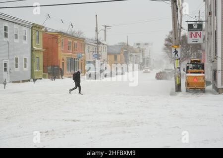 Halifax, Nouvelle-Écosse, Canada.15th janvier 2022.Un énorme système météorologique a frappé la province pendant la nuit, avec un mélange de pluie, de neige et de vents jusqu'à 100km/h, ce qui a entraîné une série de fermetures de route, Banque D'Images