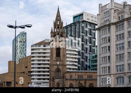 Liverpool, Royaume-Uni - 6 janvier 2020 : la célèbre église Saint-Nicolas, l'église paroissiale anglicane de Liverpool.Paysage urbain dans le centre-ville de Liverpool près d'Alb Banque D'Images