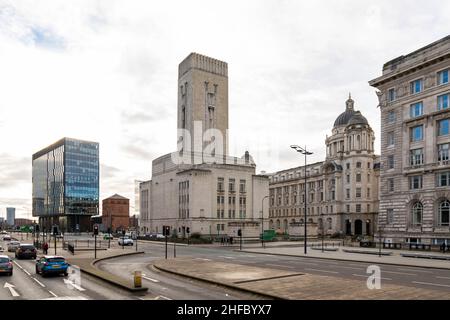 Liverpool, Royaume-Uni - 6 janvier 2020 : le Royal Liver Building est l'un des bâtiments architecturaux les plus reconnaissables de Liverpool.Les célèbres oiseaux du foie sont à regarder Banque D'Images