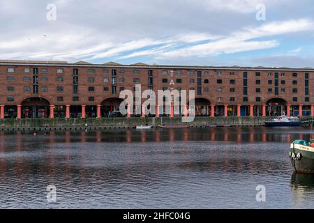 Liverpool, Royaume-Uni - 5th janvier 2020 : le célèbre Royal Albert Dock est un complexe de bâtiments de quai et d'entrepôts.Une attraction touristique majeure dont le Banque D'Images