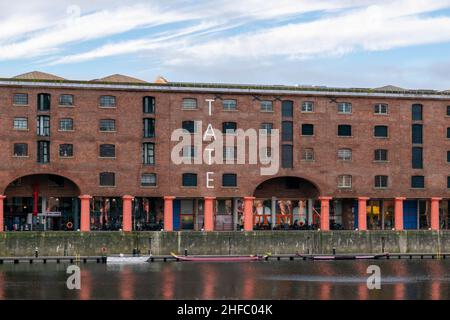 Liverpool, Royaume-Uni - 5th janvier 2020 : le célèbre Royal Albert Dock est un complexe de bâtiments de quai et d'entrepôts.Une attraction touristique majeure dont le Banque D'Images