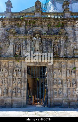 Puerta Santa de la Catedral de Saint-Jacques-de-Compostelle en la plaza de Quintana, Galice, España Banque D'Images