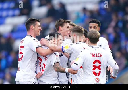 Gustavo Hamer de Coventry City (deuxième à gauche) célèbre avec ses coéquipiers après avoir marquant le premier but de leur côté pendant le match du championnat Sky Bet au Weston Homes Stadium, Peterborough.Date de la photo: Samedi 15 janvier 2022. Banque D'Images