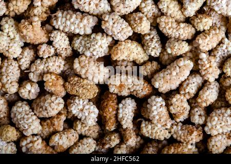 Fond et texture de fruits secs aux mûres, vue du dessus Banque D'Images