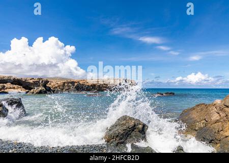 La plage d'Andicuri sur la côte venteuse d'Aruba Banque D'Images