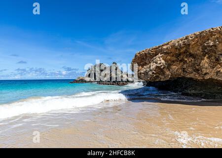 La plage d'Andicuri sur la côte venteuse d'Aruba Banque D'Images