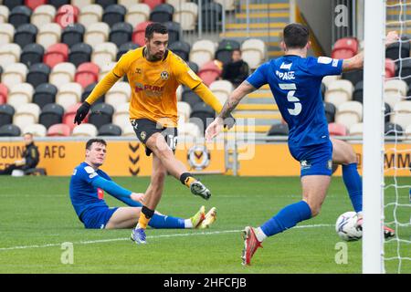 Newport, Royaume-Uni.15th janvier 2022.Courtney Baker-Richardson, du comté de Newport, marque le but de ses équipes en 4th.EFL football League Two Match, Newport County / Harrogate Town à Rodney Parade à Newport, pays de Galles, le samedi 15th janvier 2022.Le match est joué à huis clos en raison des dernières restrictions du gouvernement gallois concernant les covid. Cette image ne peut être utilisée qu'à des fins éditoriales.Utilisation éditoriale uniquement, licence requise pour une utilisation commerciale. photo par crédit : Andrew Orchard sports Photography/Alay Live News Banque D'Images