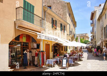 Café de la rue, Vieille Ville, Alcudia, Mallorca Alcudia, municipalité, Îles Baléares, Espagne Banque D'Images