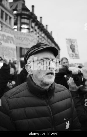 Jeremy Corbyn s'adresse à la manifestation Kill the bill à la place du Parlement à Londres le 15/01/2022 Banque D'Images