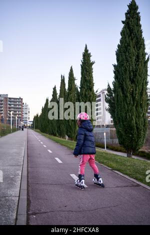 PAMPELUNE, NAVARRE ESPAGNE JANVIER 12 2022: La piste cyclable à Pampelune Banque D'Images