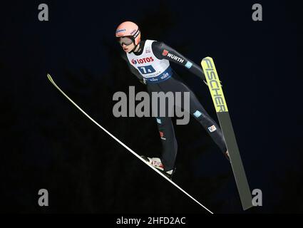 Zakopane, Pologne.15th janvier 2022.Karl Geiger pendant la compétition d'équipe de la coupe du monde de saut à ski FIS à Zakopane.Crédit : SOPA Images Limited/Alamy Live News Banque D'Images