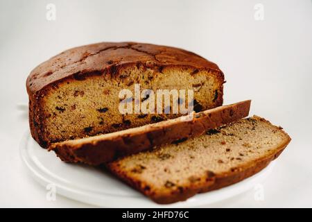 Kerala fruit de Noël ou gâteau de prune sur fond blanc, foyer sélectif Banque D'Images