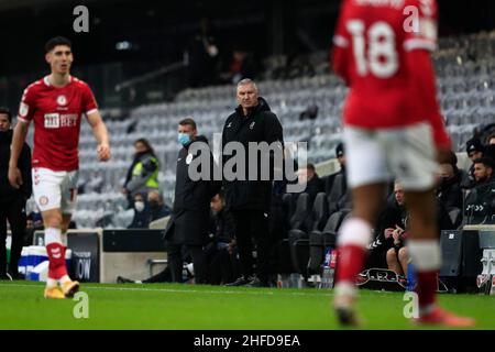 15th janvier 2022: Craven Cottage, Fulham, Londres, Angleterre; EFL Championship football,Fulham contre Bristol City ; Nigel Pearson, directeur de la ville de Bristol, a l'air déçu sur la ligne de contact Banque D'Images