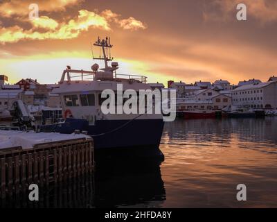 Honningsvag est la ville la plus au nord de la Norvège continentale.Il est situé dans la municipalité de Nordkapp dans le comté de Troms og Finnmark. Banque D'Images