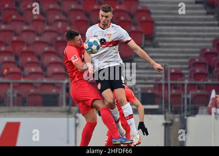 Stuttgart, Allemagne.15th janvier 2022.SASA KALAJDZIC (VFB Stuttgart), action, duels contre Willi ORBAN (L).Football 1.Saison Bundesliga 2021/2022, 19.match, matchday19.VFB Stuttgart-RB Leipzig 0-2 le 15th janvier 2022, Mercedes Benz Arena Stuttgart Credit: dpa/Alamy Live News Banque D'Images