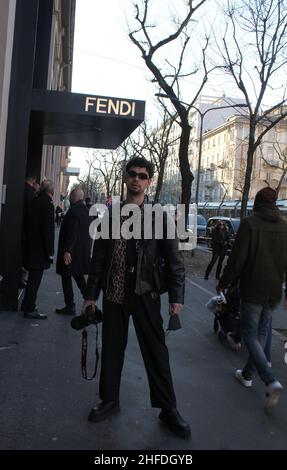 Milao, Italie.15th janvier 2022.(INT) vêtements pour hommes pendant la semaine de la mode de Milan.15 janvier 2022, Milan, Italie.Avec ses spectacles en personne, Fendi, Dolce et Gabbana Philipp plein offrent une atmosphère futuriste et un cadre urbain pendant la semaine de la mode pour hommes automne-hiver 2022-23 à Milan, Italie, le samedi (15).Le rappeur et chanteur machine Gun Kelly, engagé auprès de l'actrice Megan Fox, a été la sensation au spectacle de mode Dolce & Gabbana.(Credit image: © Josi Donelli/TheNEWS2 via ZUMA Press Wire) Banque D'Images