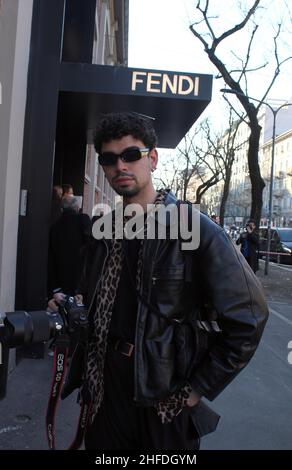 Milao, Italie.15th janvier 2022.(INT) vêtements pour hommes pendant la semaine de la mode de Milan.15 janvier 2022, Milan, Italie.Avec ses spectacles en personne, Fendi, Dolce et Gabbana Philipp plein offrent une atmosphère futuriste et un cadre urbain pendant la semaine de la mode pour hommes automne-hiver 2022-23 à Milan, Italie, le samedi (15).Le rappeur et chanteur machine Gun Kelly, engagé auprès de l'actrice Megan Fox, a été la sensation au spectacle de mode Dolce & Gabbana.(Credit image: © Josi Donelli/TheNEWS2 via ZUMA Press Wire) Banque D'Images