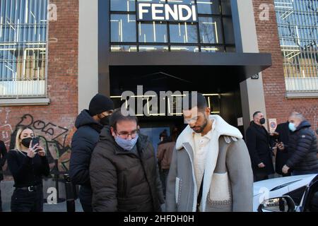 Milao, Italie.15th janvier 2022.(INT) vêtements pour hommes pendant la semaine de la mode de Milan.15 janvier 2022, Milan, Italie.Avec ses spectacles en personne, Fendi, Dolce et Gabbana Philipp plein offrent une atmosphère futuriste et un cadre urbain pendant la semaine de la mode pour hommes automne-hiver 2022-23 à Milan, Italie, le samedi (15).Le rappeur et chanteur machine Gun Kelly, engagé auprès de l'actrice Megan Fox, a été la sensation au spectacle de mode Dolce & Gabbana.(Credit image: © Josi Donelli/TheNEWS2 via ZUMA Press Wire) Banque D'Images