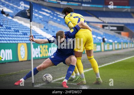 Cardiff, Royaume-Uni.15th janvier 2022.Mark McGuinness de Cardiff City (l) détient Ben Brereton Diaz de Blackburn Rovers (r).Match de championnat EFL Skybet, Cardiff City et Blackburn Rovers au Cardiff City Stadium de Cardiff, pays de Galles, le samedi 15th janvier 2022. Cette image ne peut être utilisée qu'à des fins éditoriales.Utilisation éditoriale uniquement, licence requise pour une utilisation commerciale.Aucune utilisation dans les Paris, les jeux ou les publications d'un seul club/ligue/joueur. photo par Andrew Orchard/Andrew Orchard sports Photography/Alamy Live News crédit: Andrew Orchard sports Photography/Alamy Live News Banque D'Images