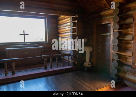 Intérieur de la chapelle de la Transfiguration épiscopale à Jackson Hole Wyoming en mai, horizontal Banque D'Images