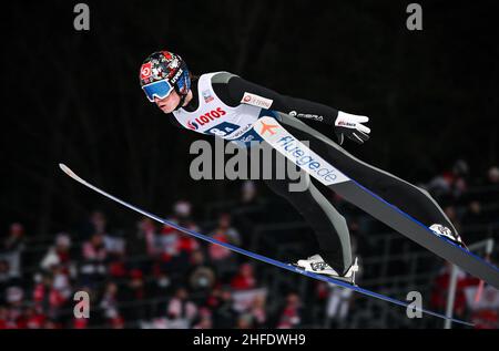 Zakopane, Pologne.15th janvier 2022.Marius Lindvik, de Norvège, participe à la grande compétition d'équipe masculine de saut à ski à la coupe du monde de Zakopane, en Pologne, le 15 janvier 2022.Crédit: Rafal Oleksiewicz/Xinhua/Alay Live News Banque D'Images