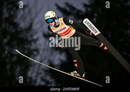 Zakopane, Pologne.15th janvier 2022.Daniel Tschofenig, d'Autriche, est en compétition lors de la grande compétition d'équipe masculine à la coupe du monde de saut à ski à Zakopane, en Pologne, le 15 janvier 2022.Crédit: Rafal Oleksiewicz/Xinhua/Alay Live News Banque D'Images