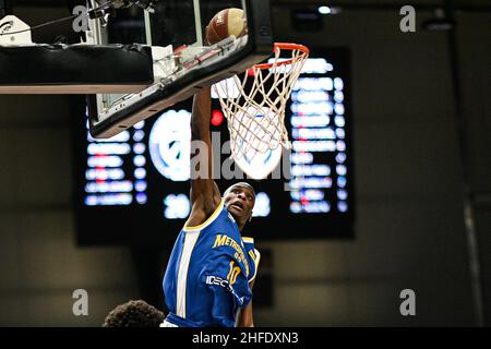 Bandja Sy of Metropolitans 92 dounks pendant le championnat français, Betclic Elite Basketball match entre Paris Basketball et Metropolitans 92 (Boulogne-Levallois) le 15 janvier 2022 à Halle Georges Carpentier à Paris, France - photo Victor Joly / DPPI Banque D'Images