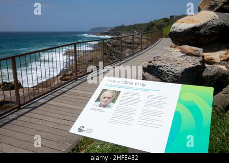 South Curl Curl BoardWalk rebaptisé Harry Eliffe Way en 2020, après Gentleman renommé pour son travail communautaire sur le front de mer, Sydney, Nouvelle-Galles du Sud Banque D'Images