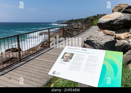 South Curl Curl BoardWalk rebaptisé Harry Eliffe Way en 2020, après Gentleman renommé pour son travail communautaire sur le front de mer, Sydney, Nouvelle-Galles du Sud Banque D'Images