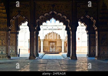 Marqueterie de marbre, colonnes et arcades, salle de l'Audience privée ou Diwan JE Khas au Lal Qila ou Fort Rouge à Delhi, Inde Banque D'Images